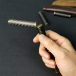 EDC Fidget Toy magnétique 3 sections – Bâton rotatif en métal et fibre de carbone – Image 2